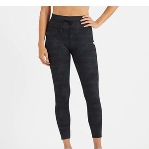 Vuori Daily Legging - Black Camo - BNWT